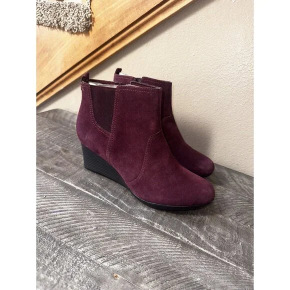 Clarks Boots Womens 8 Wide Ankle Burgundy Wedge Heel Suede Zip Up Casual Boho - Picture 4 of 6
